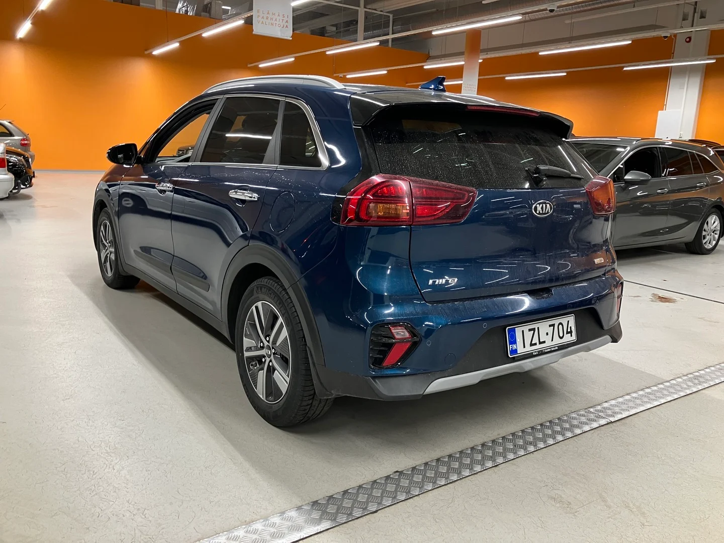 Car Image - 2rqV8O4ecfse8OOxv094zI