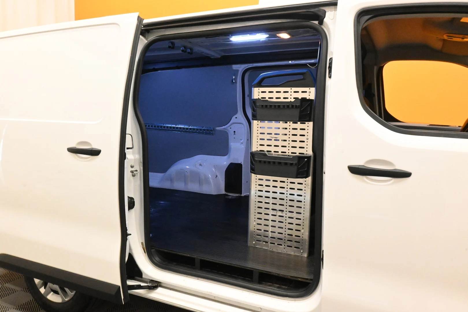 Car Image - 4vK5QodQ1gsqSD0IxmZIuc