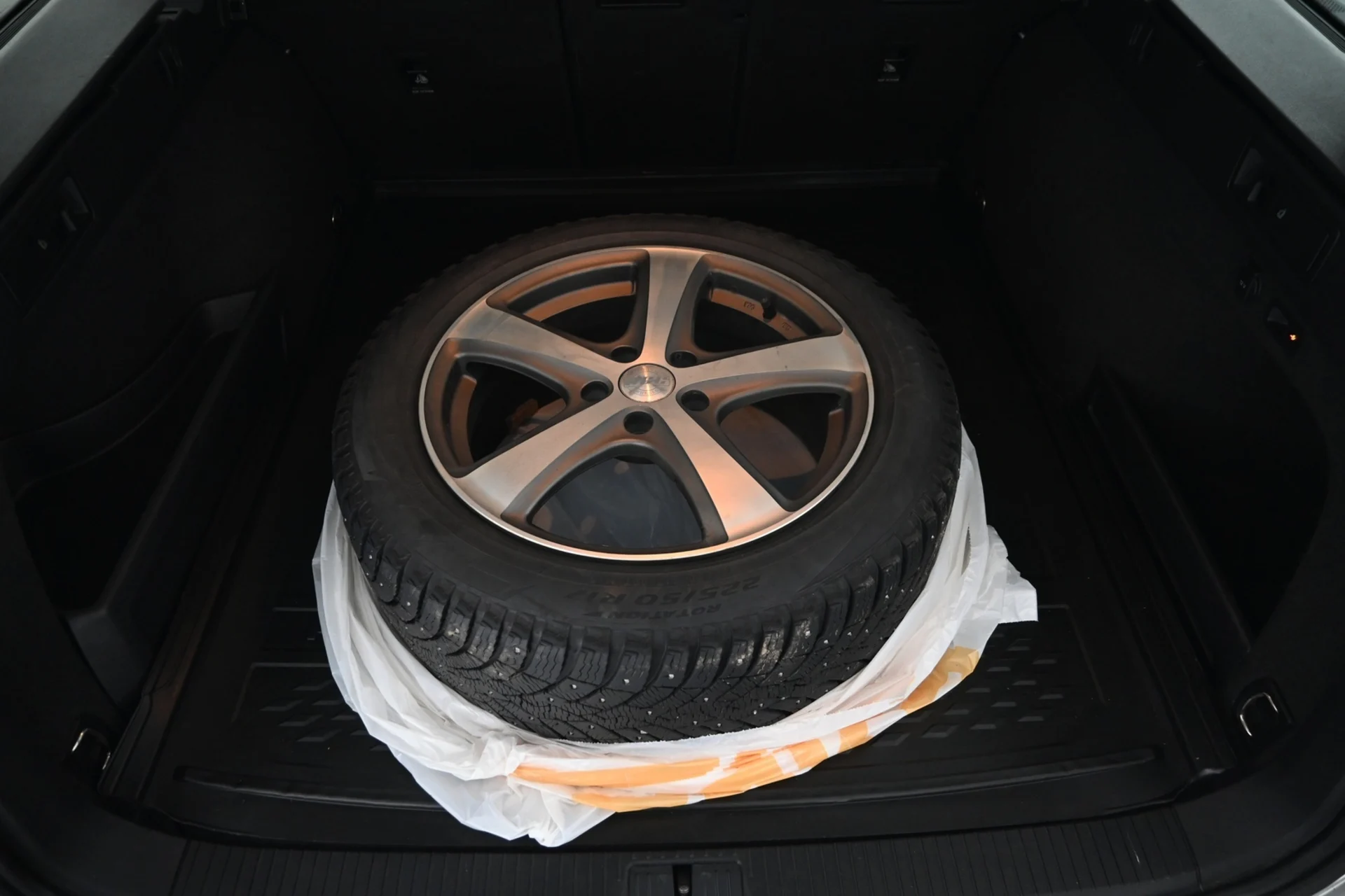 Car Image - 79y9ujzms06E6jqRuoKgwj