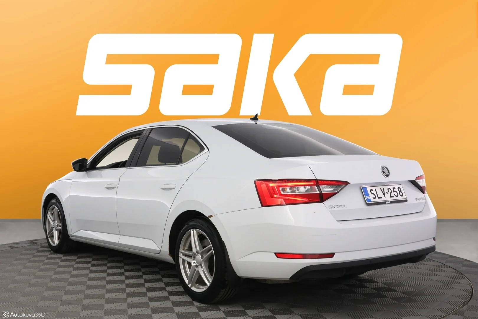 Car Image - 6KzEWNFsrb1lSSNhStfaI8