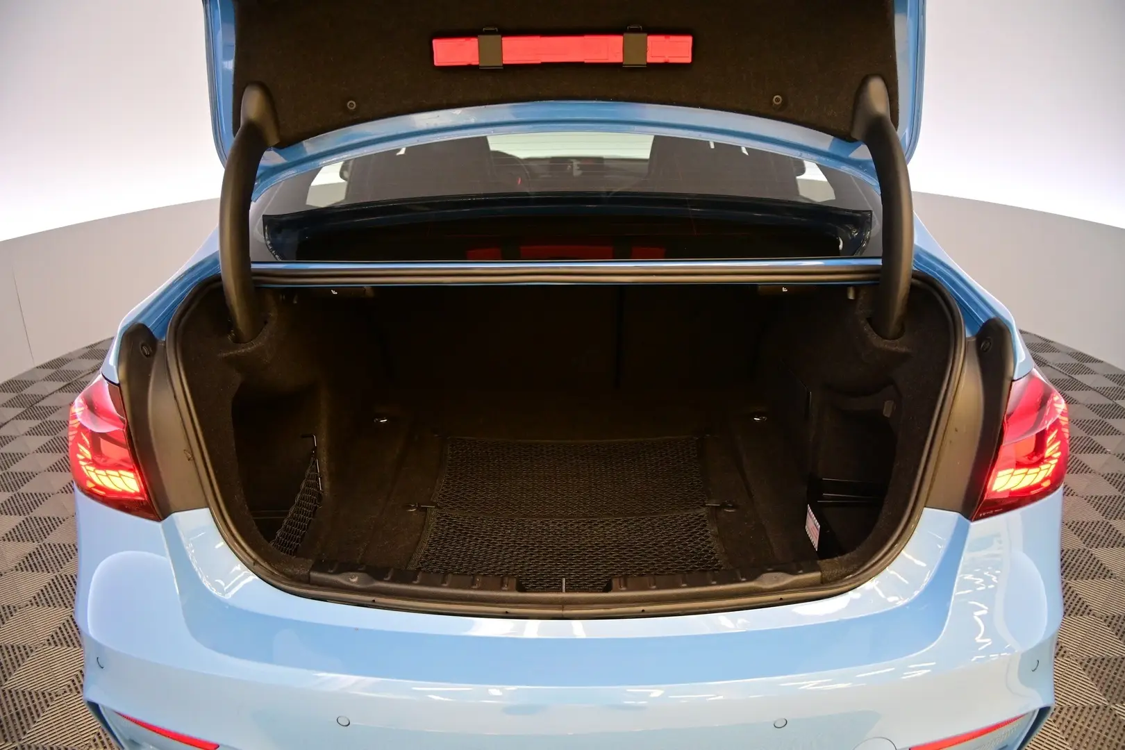 Car Image - akbDnVgzNYHma2C1xNXtI