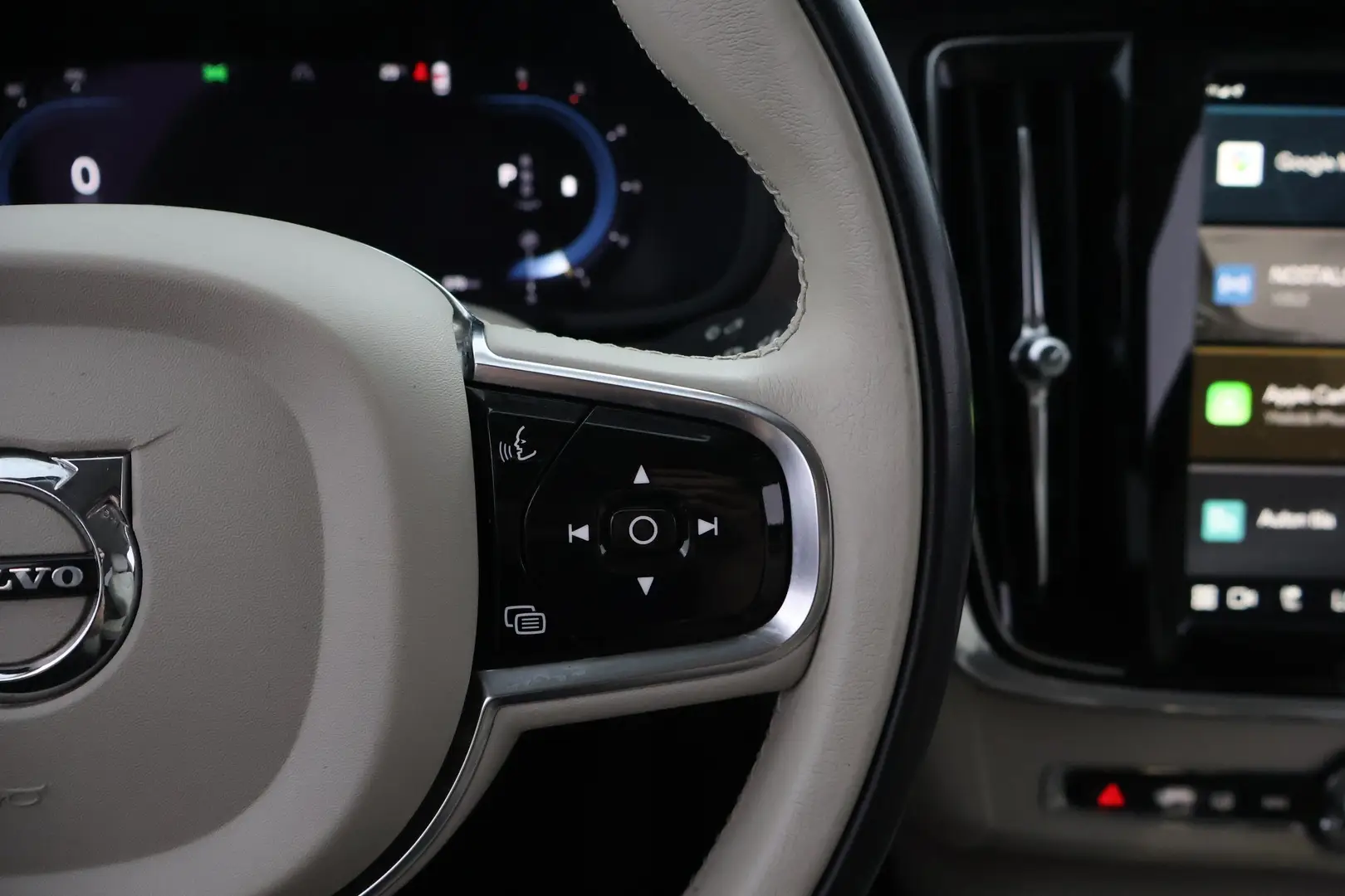 Car Image - rsrT9txfg9CElAnVdHzcE