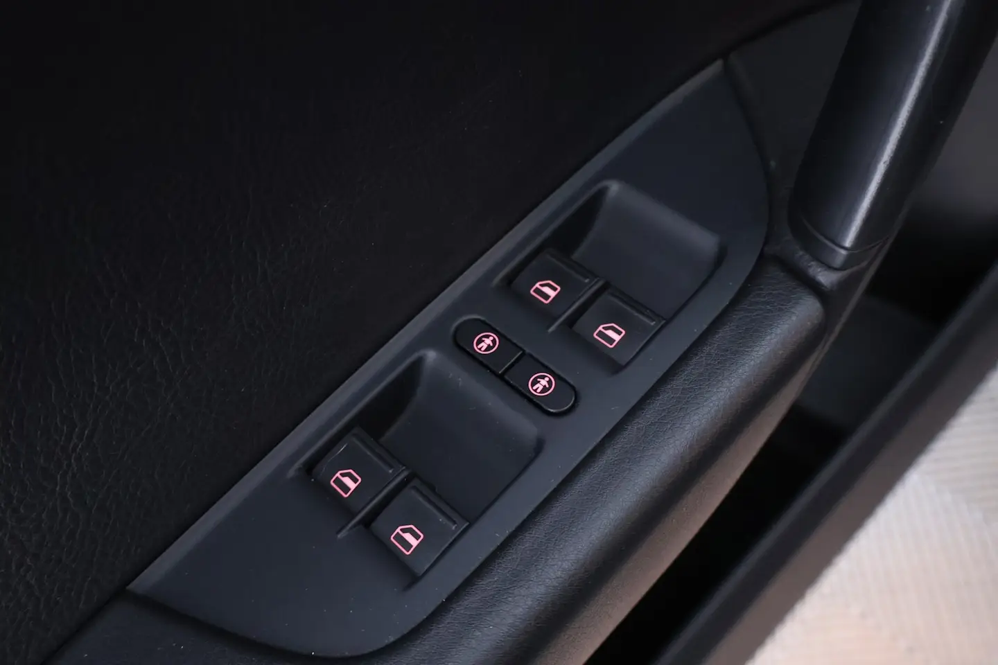 Car Image - 50bQSKPKUdplPkw9hT5JTe