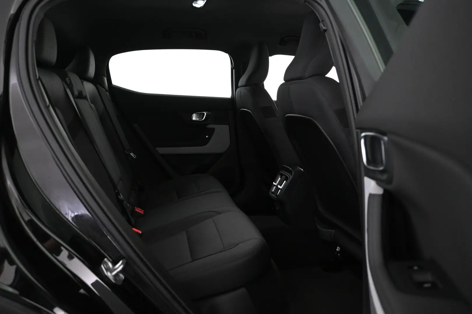 Car Image - 4I2KUS3kYxvm9J5lK5CHmW