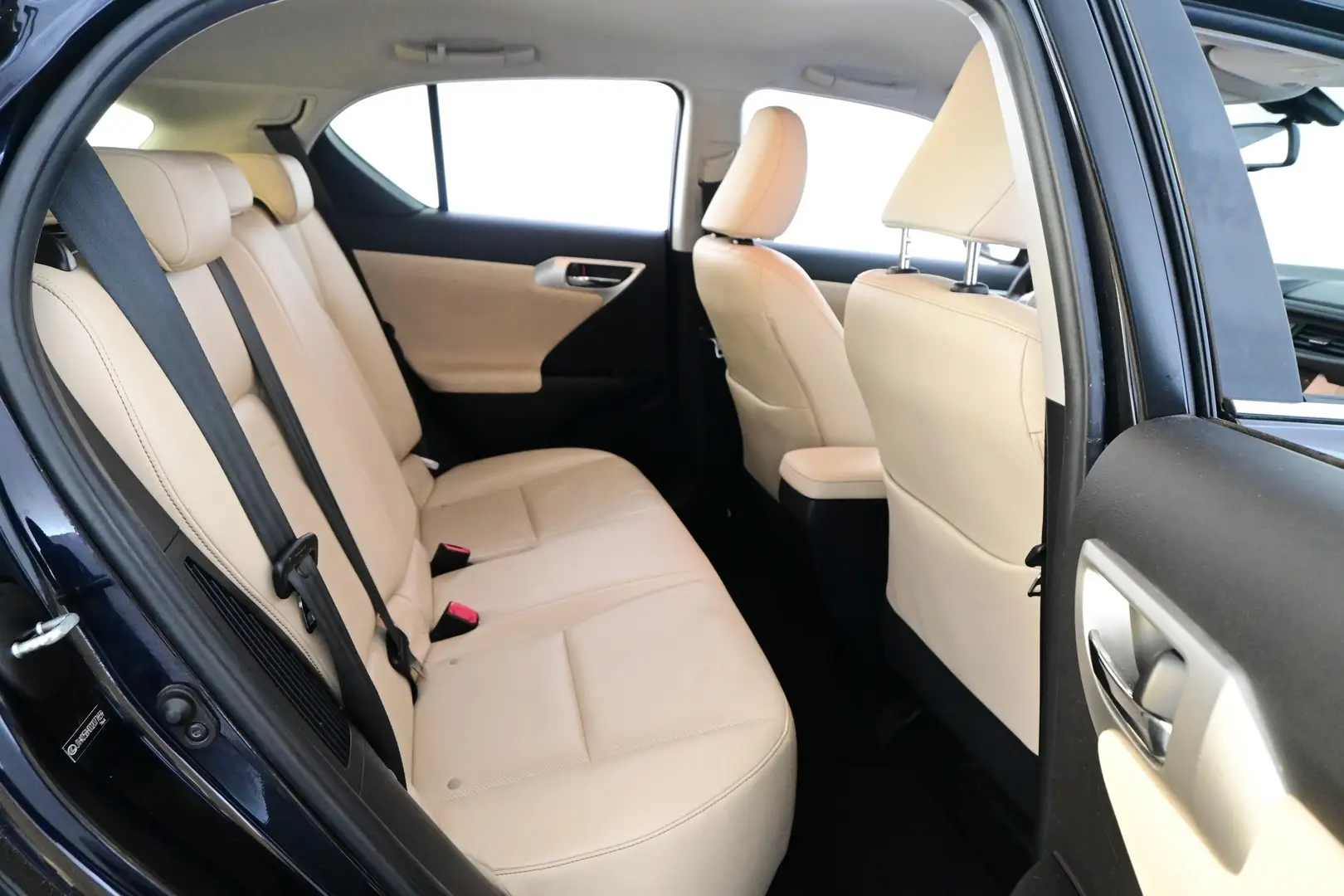 Car Image - 1UCF2guhVYGHKO4Mzm1eNm