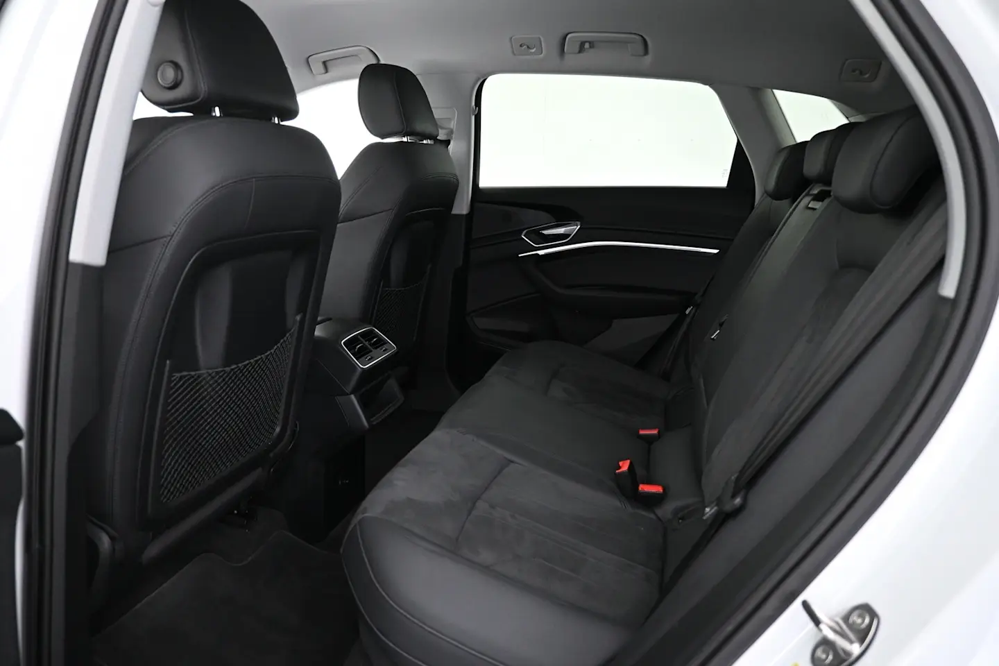 Car Image - FrliycviR5Avr3tVogbnr