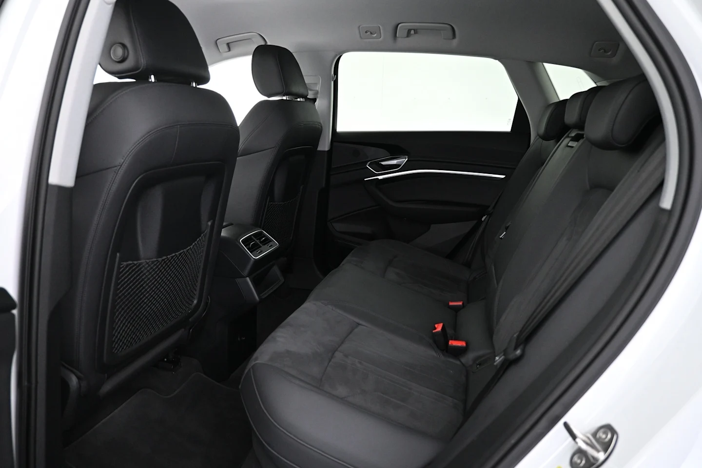 Car Image - FrliycviR5Avr3tVogbnr
