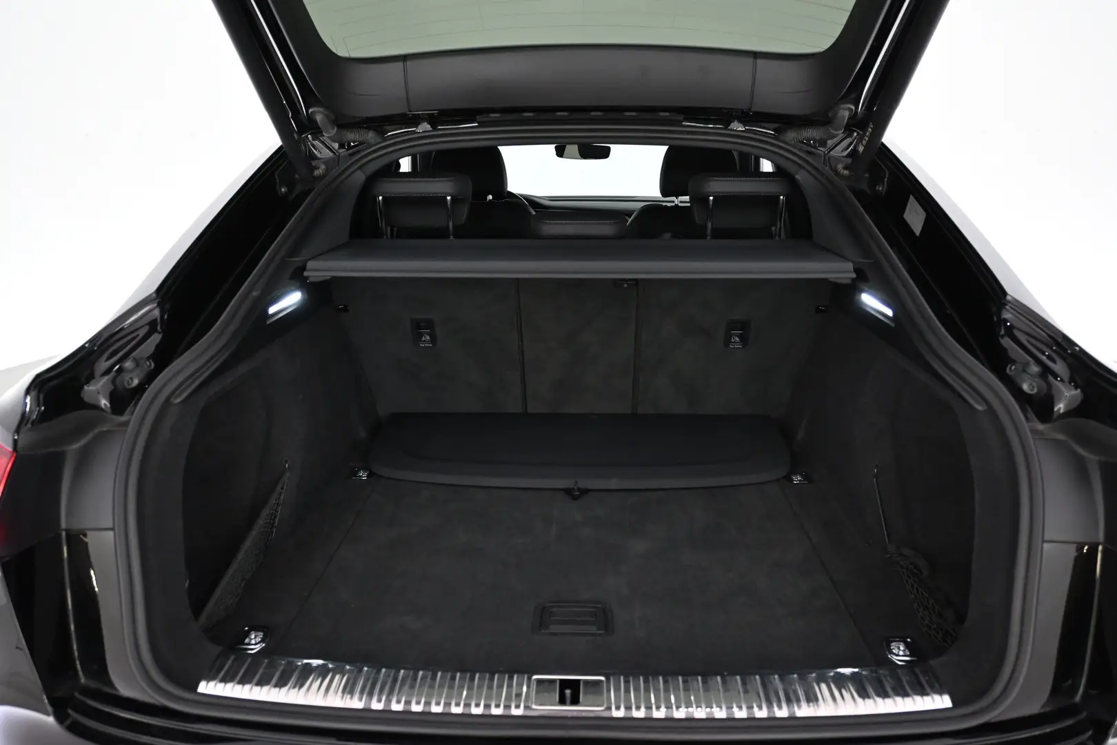 Car Image - 4X8xLnQ8QUtD80XSZg9J3k