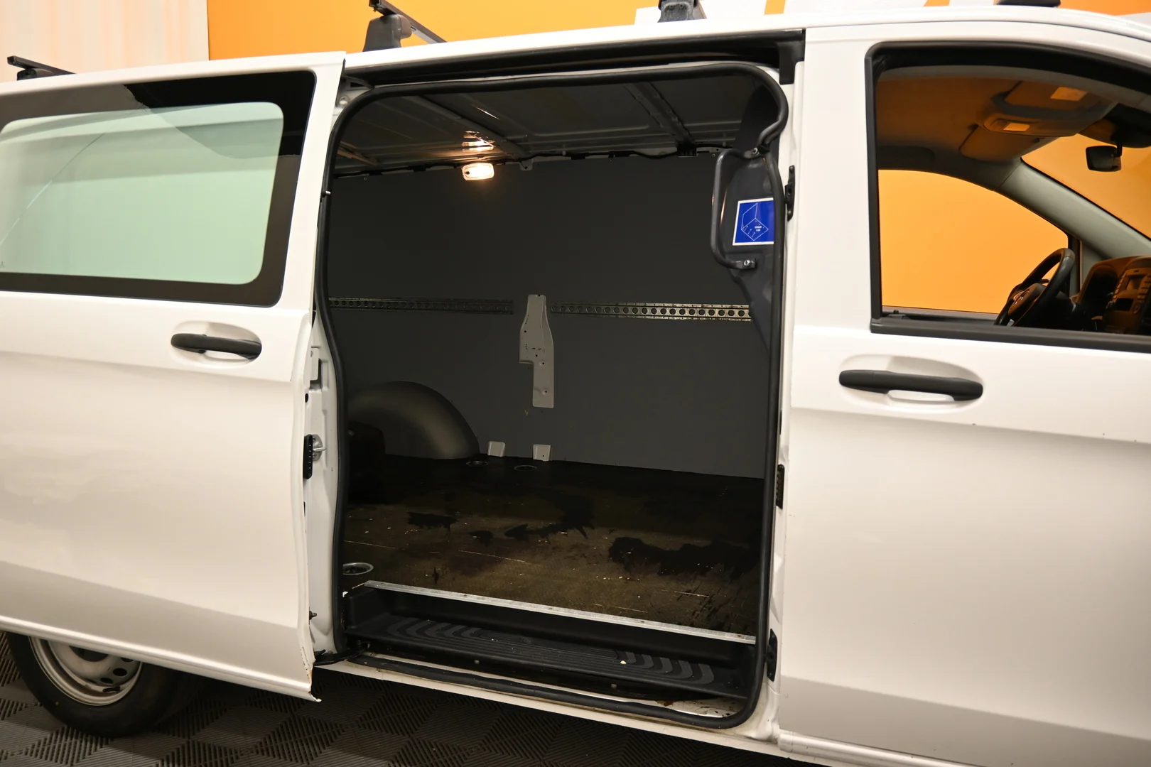 Car Image - 7370KortpUXptV6TLDf341