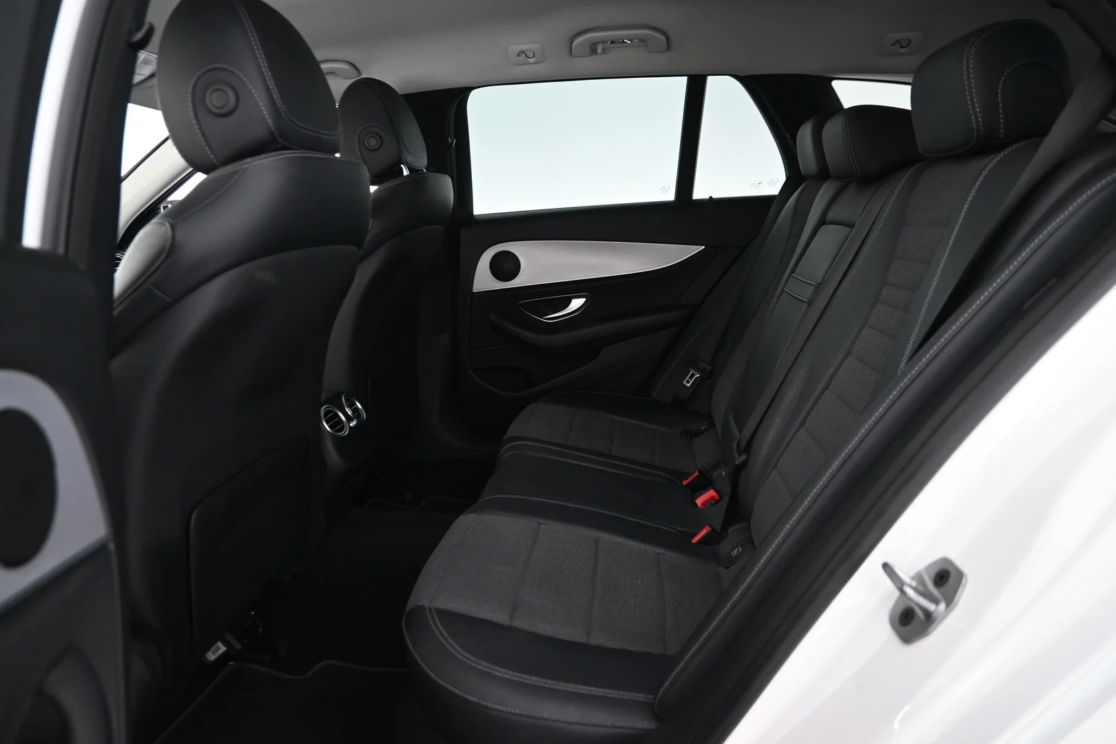 Car Image - 5kq6VLMW6qDa81fOZvqhb2