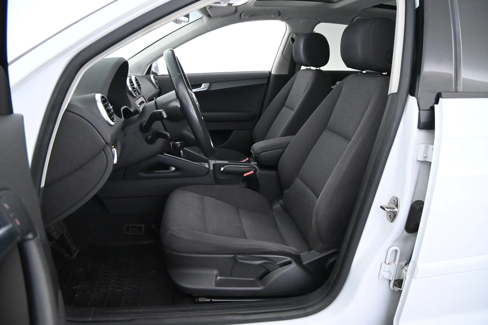 Car Image - 5ZIzuLQPi3T5QCDavSMhWh