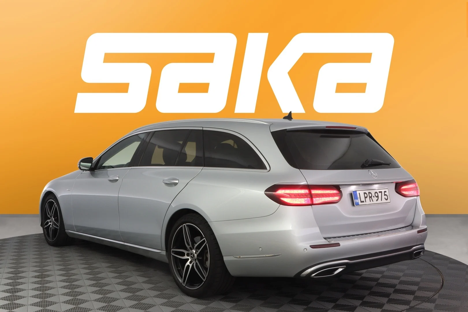 Car Image - qhprAybFkfrH5PCTkSUxL