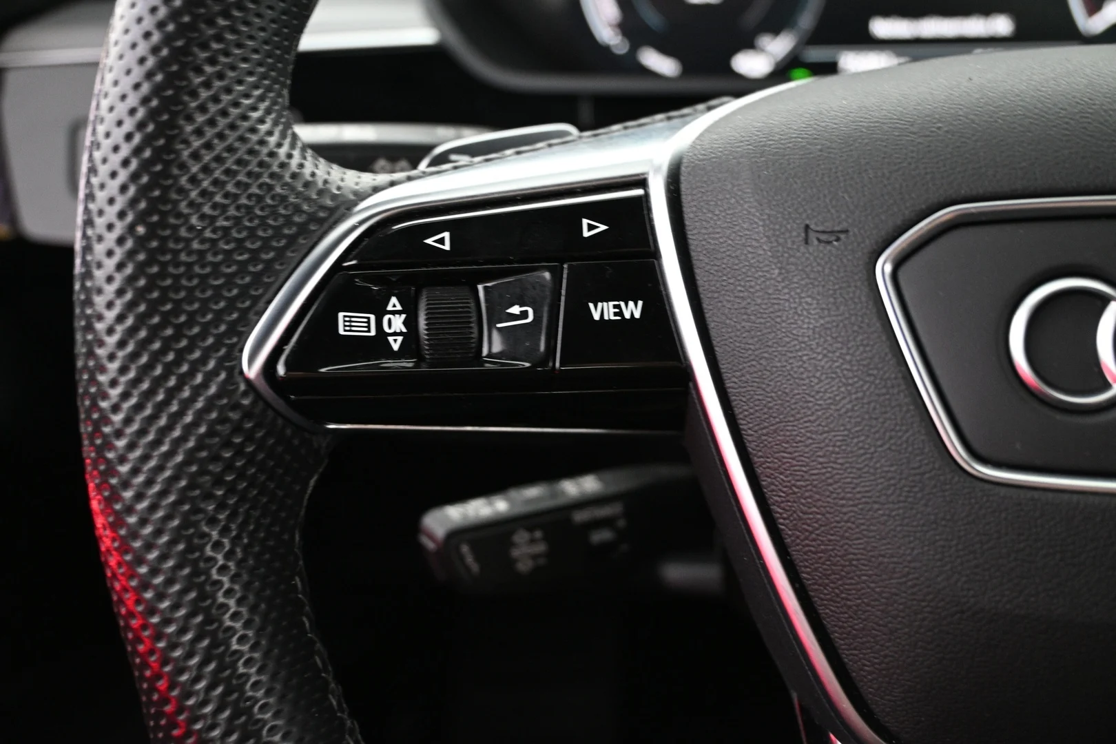 Car Image - 3VgidGU4GjRGluOBAdLlKo