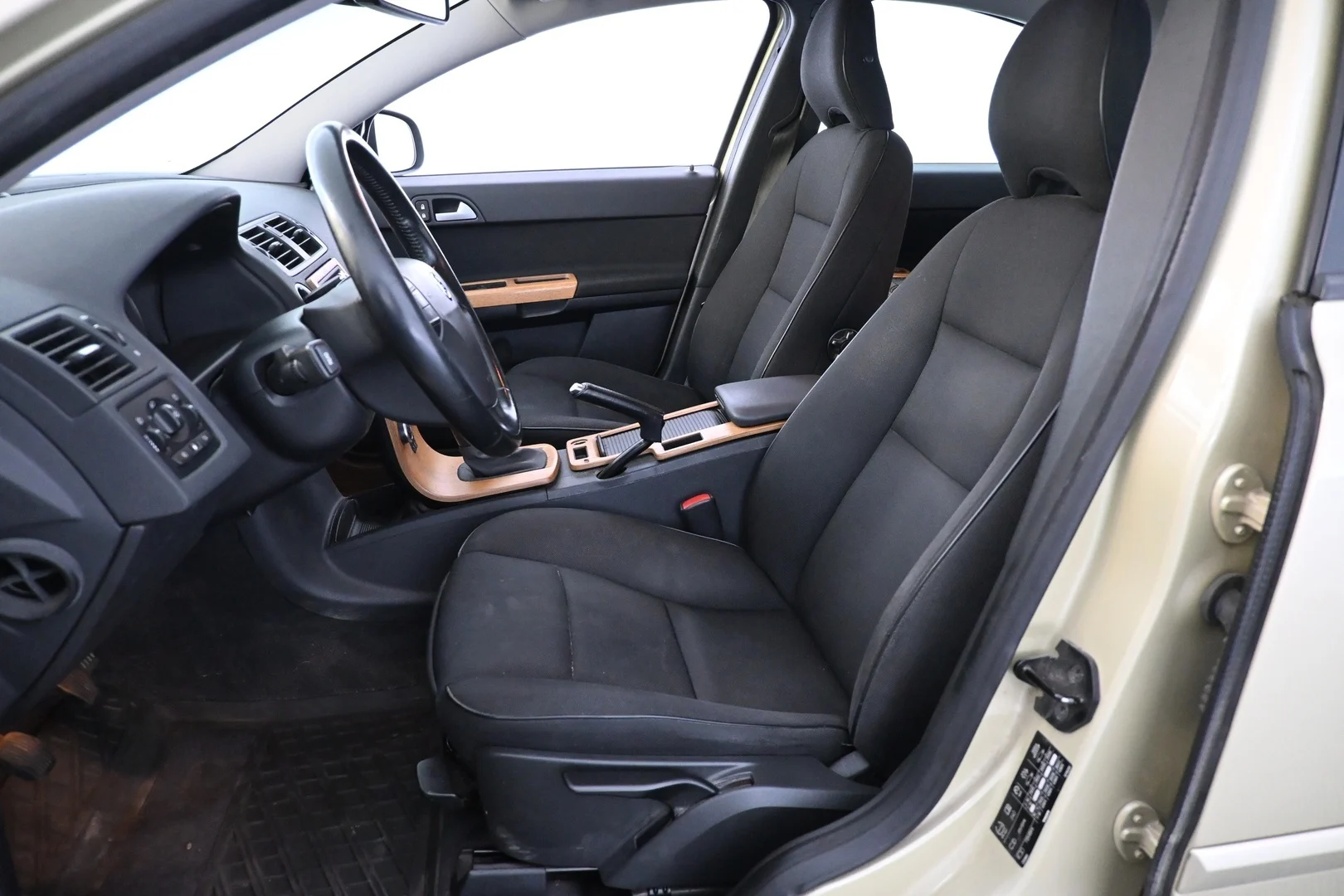 Car Image - 293OXK5dX83gSb6NIfYdJv
