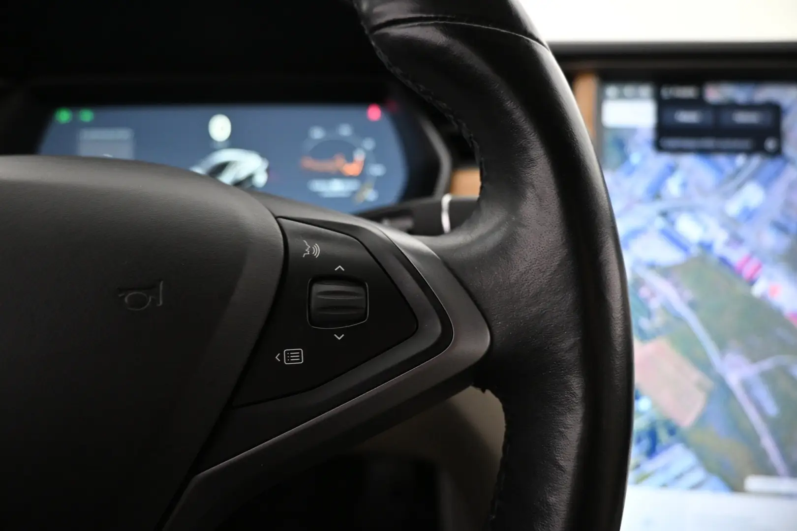 Car Image - 7v5E37ez4iaST2zpj2sleO
