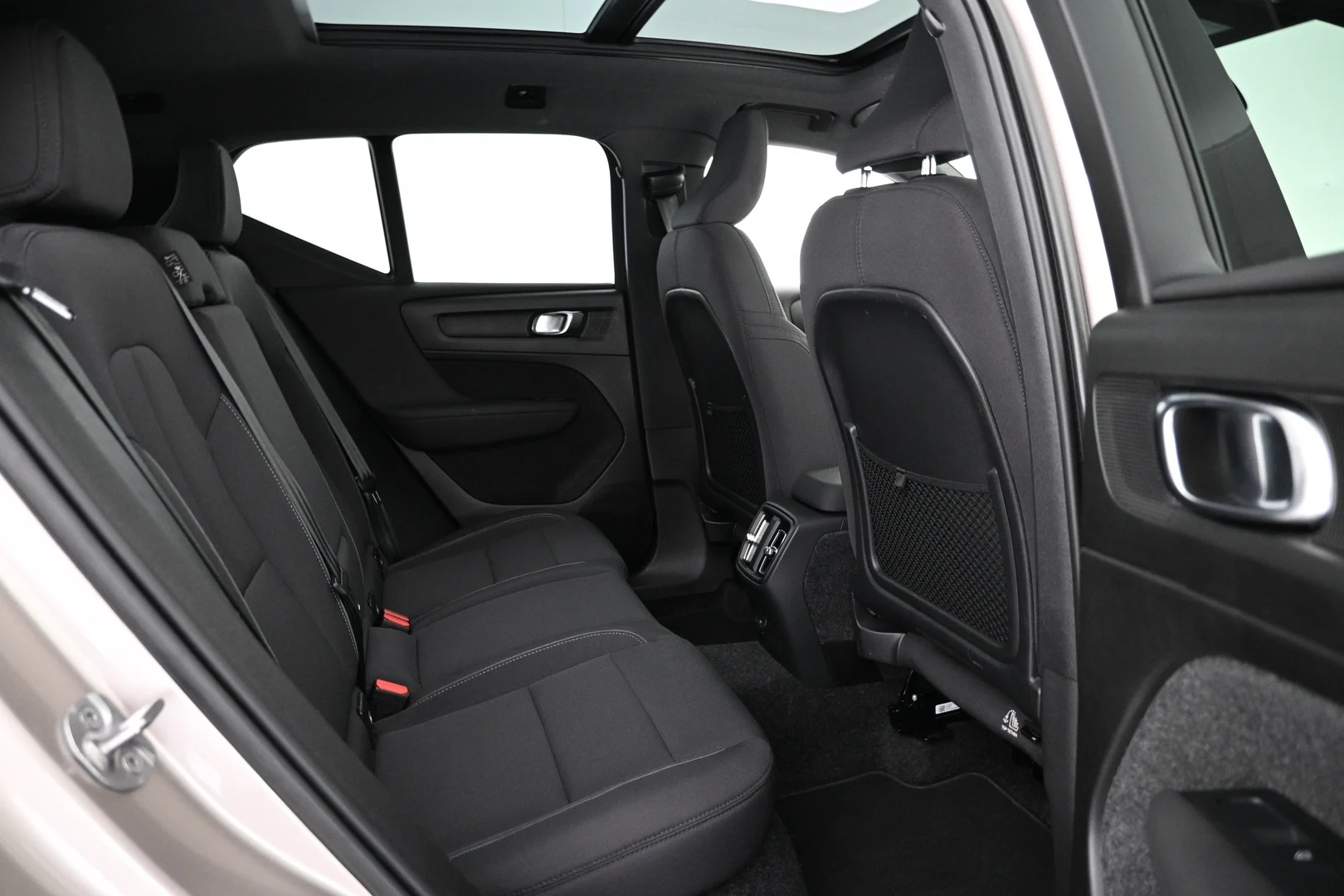 Car Image - 1EUUhR1AE5LXh9rfAp4aq6