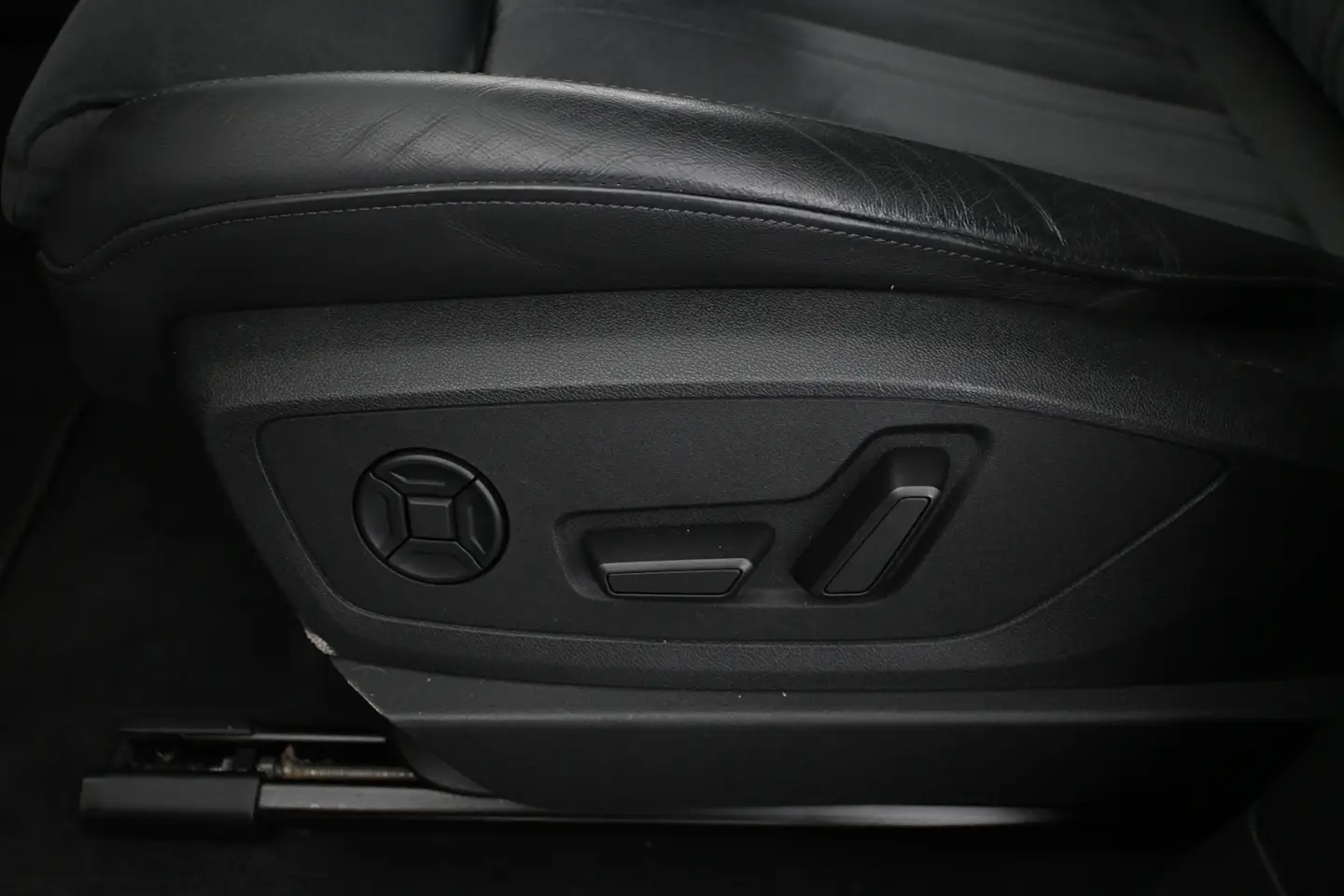 Car Image - FrliycviR5Avr3tVogbnr