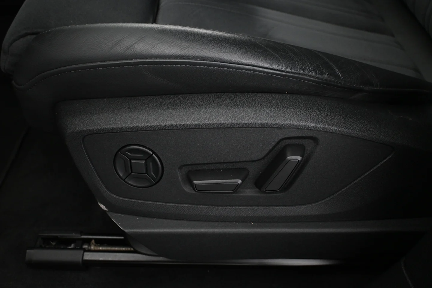 Car Image - FrliycviR5Avr3tVogbnr