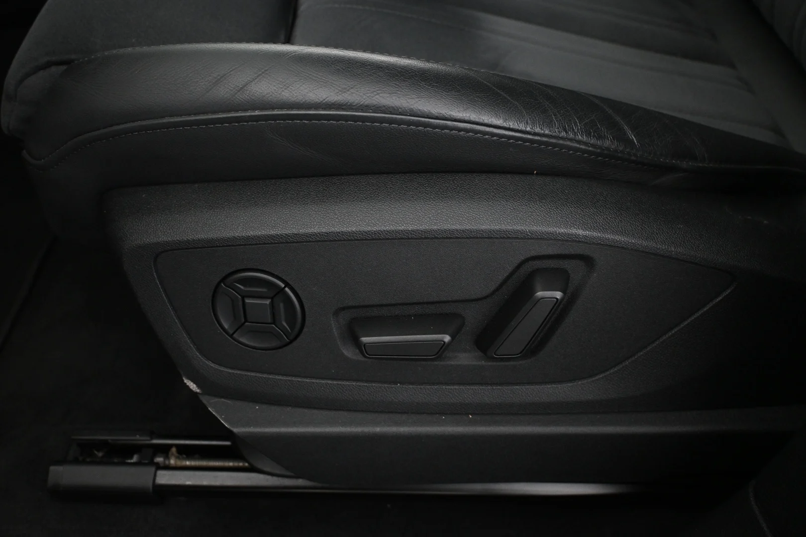 Car Image - FrliycviR5Avr3tVogbnr