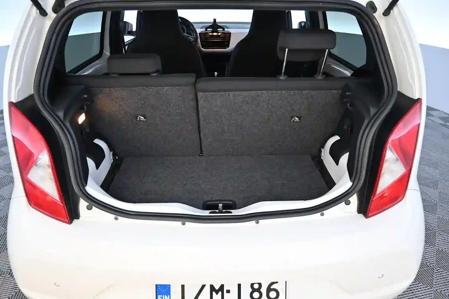 Car Image - 33gSiKYWe1SDzsVGjoF13u