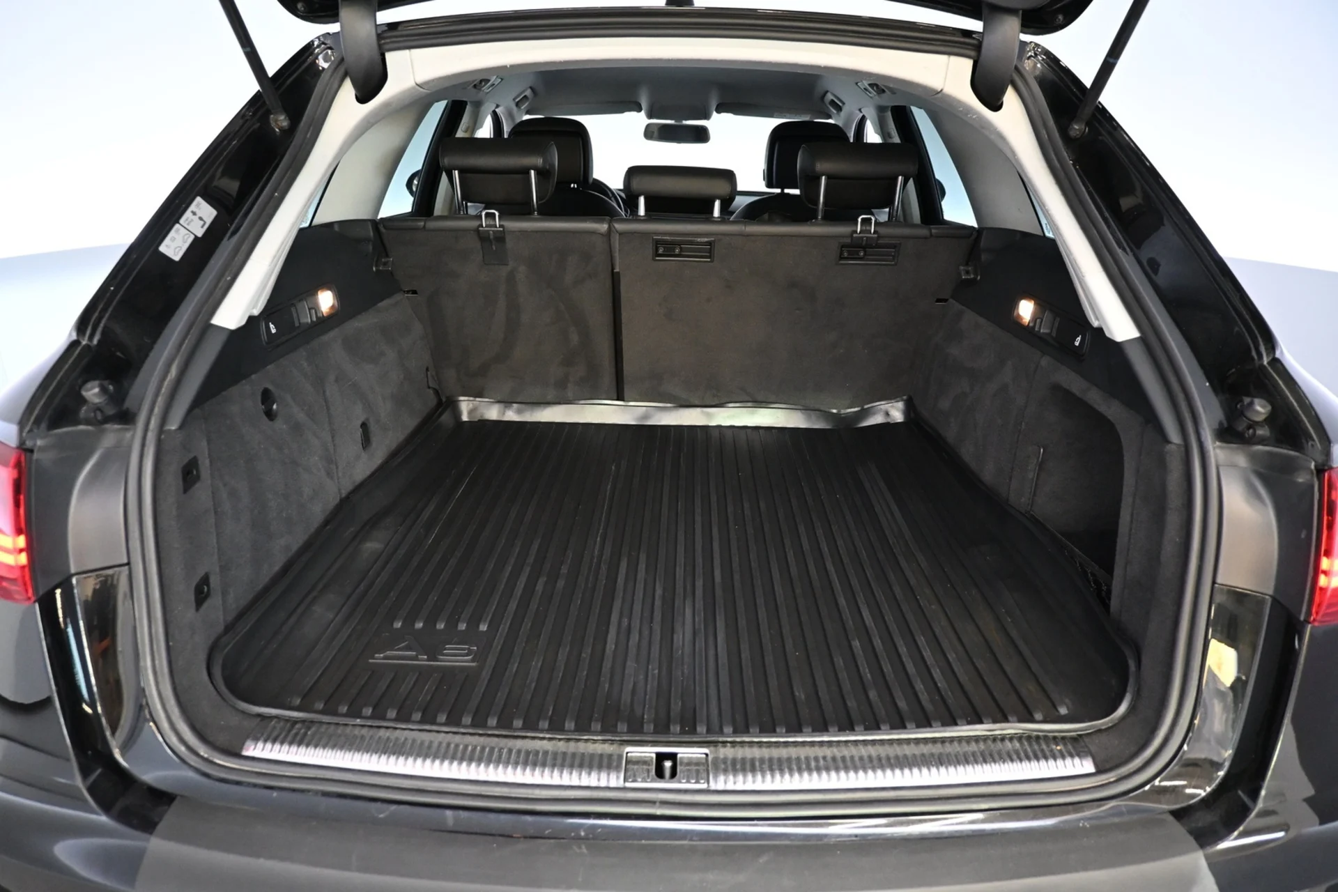 Car Image - 4diISf0L81PBO1rzYW2tr8