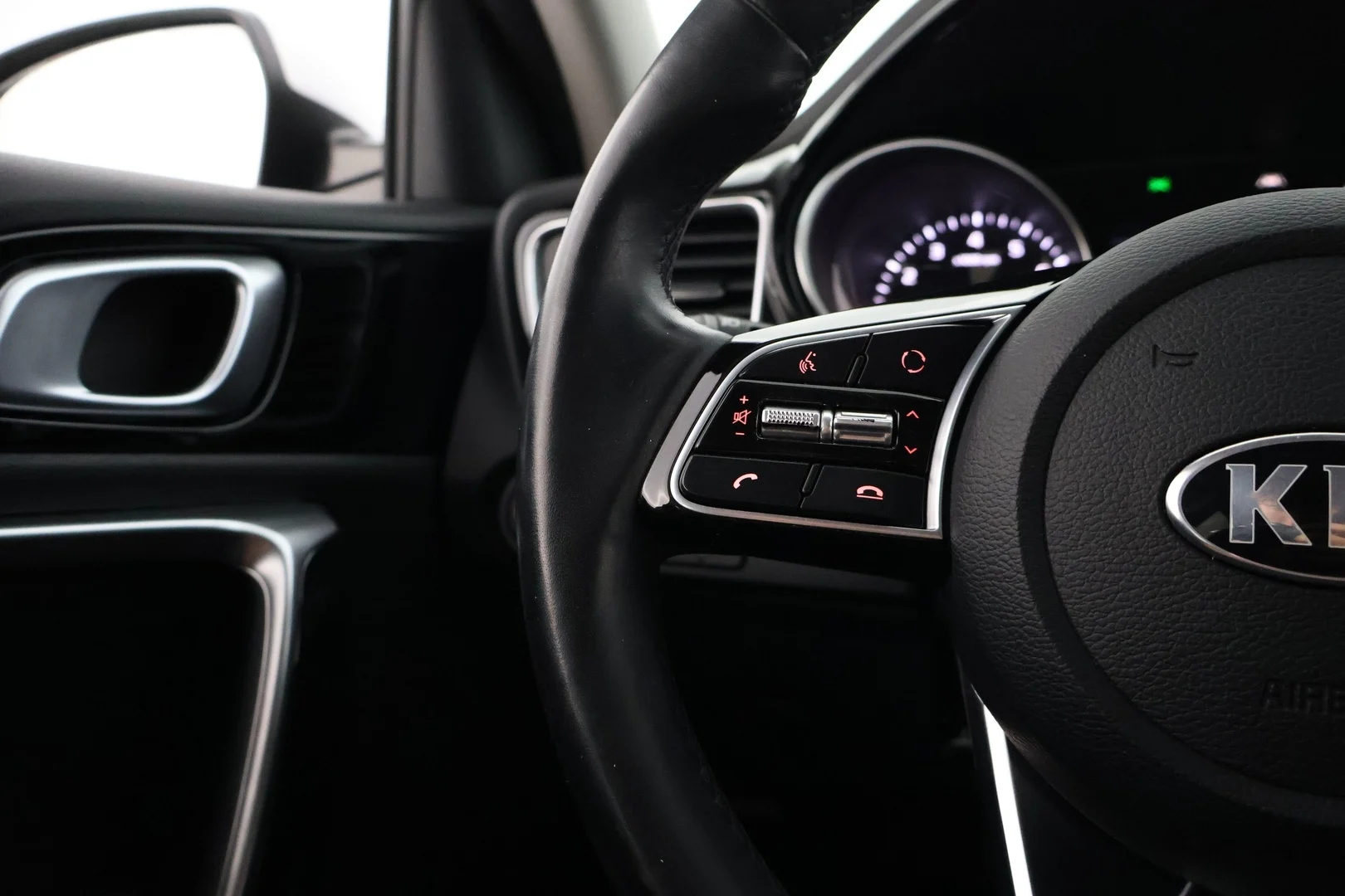 Car Image - 25s0Dg5WlzFAN72DZ9q37F