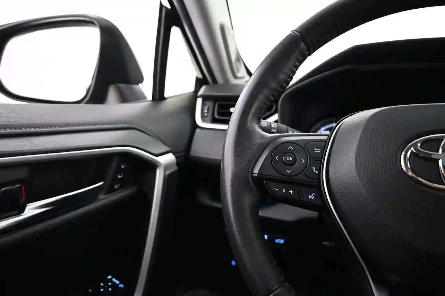 Car Image - 2dl3LgHCV6GtXVAnwwiKH7
