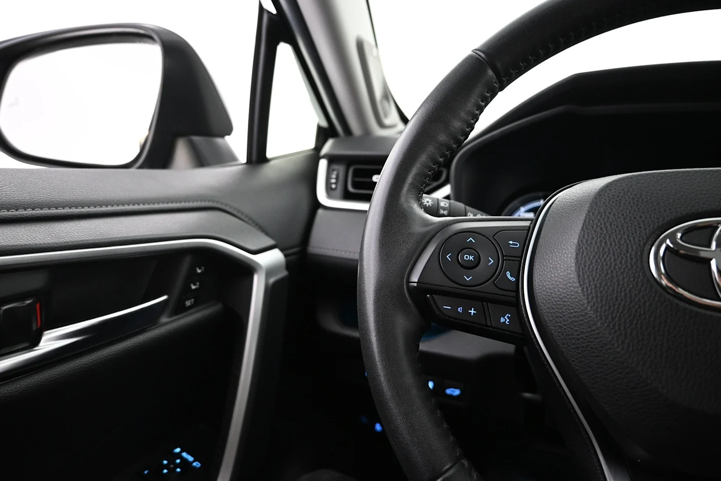 Car Image - 2dl3LgHCV6GtXVAnwwiKH7