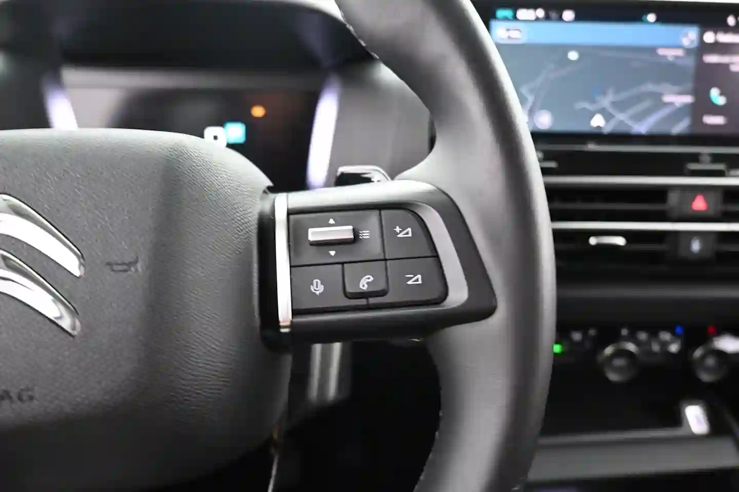 Car Image - 4Vmc8OE0AMLHzTmv4Z4aT7