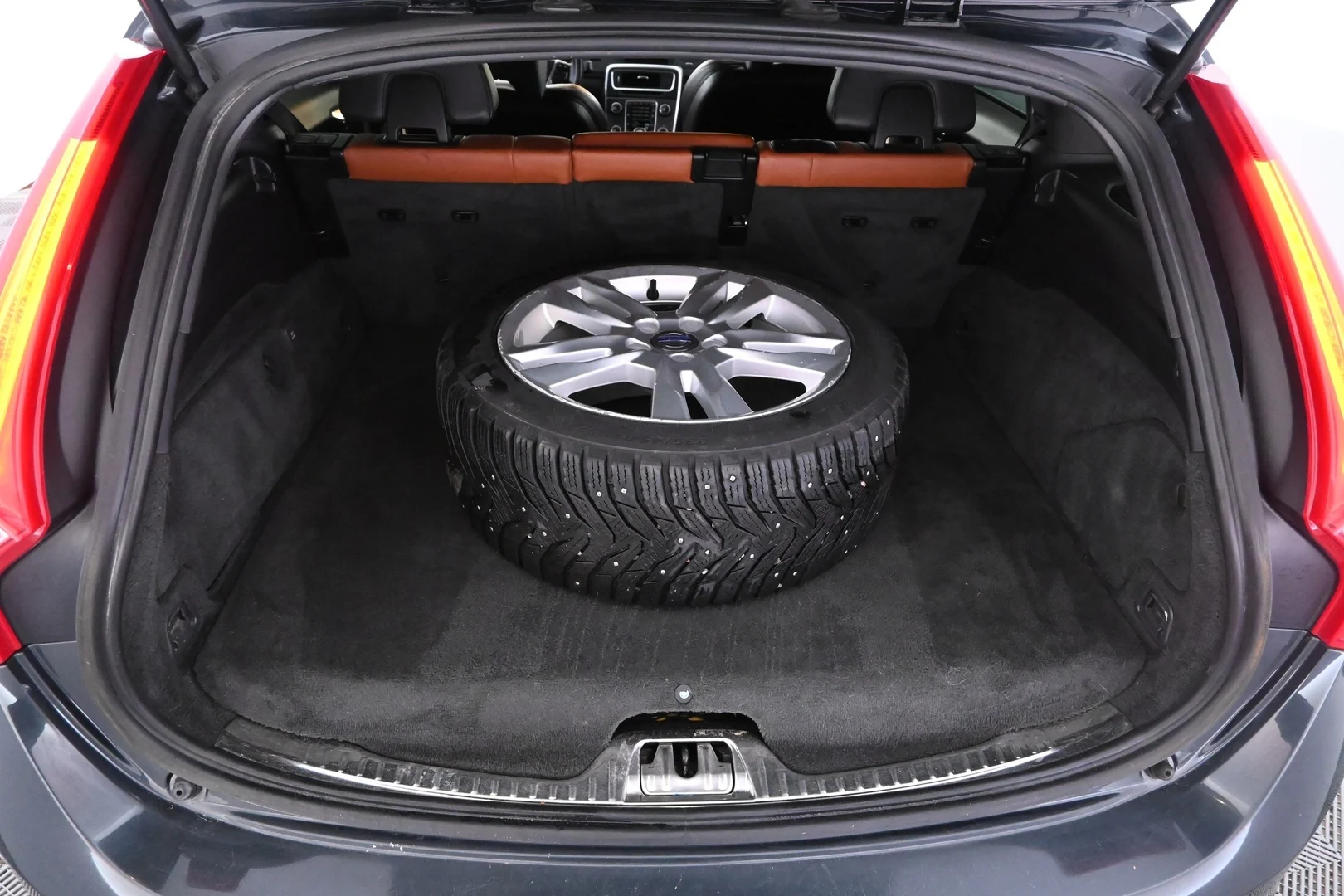Car Image - 4VnprWJ8kZaOUMlD1o24vL