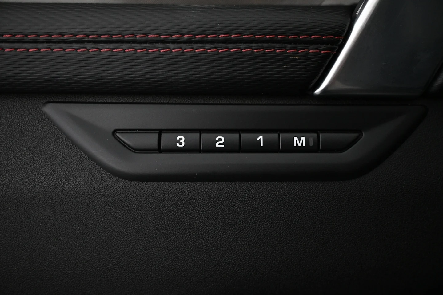 Car Image - 1HHY7jb22lndT181N4YQOY