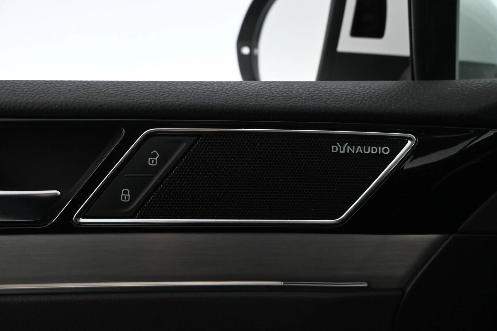 Car Image - d9s6pZVGxfeuZ2QMS6pR0