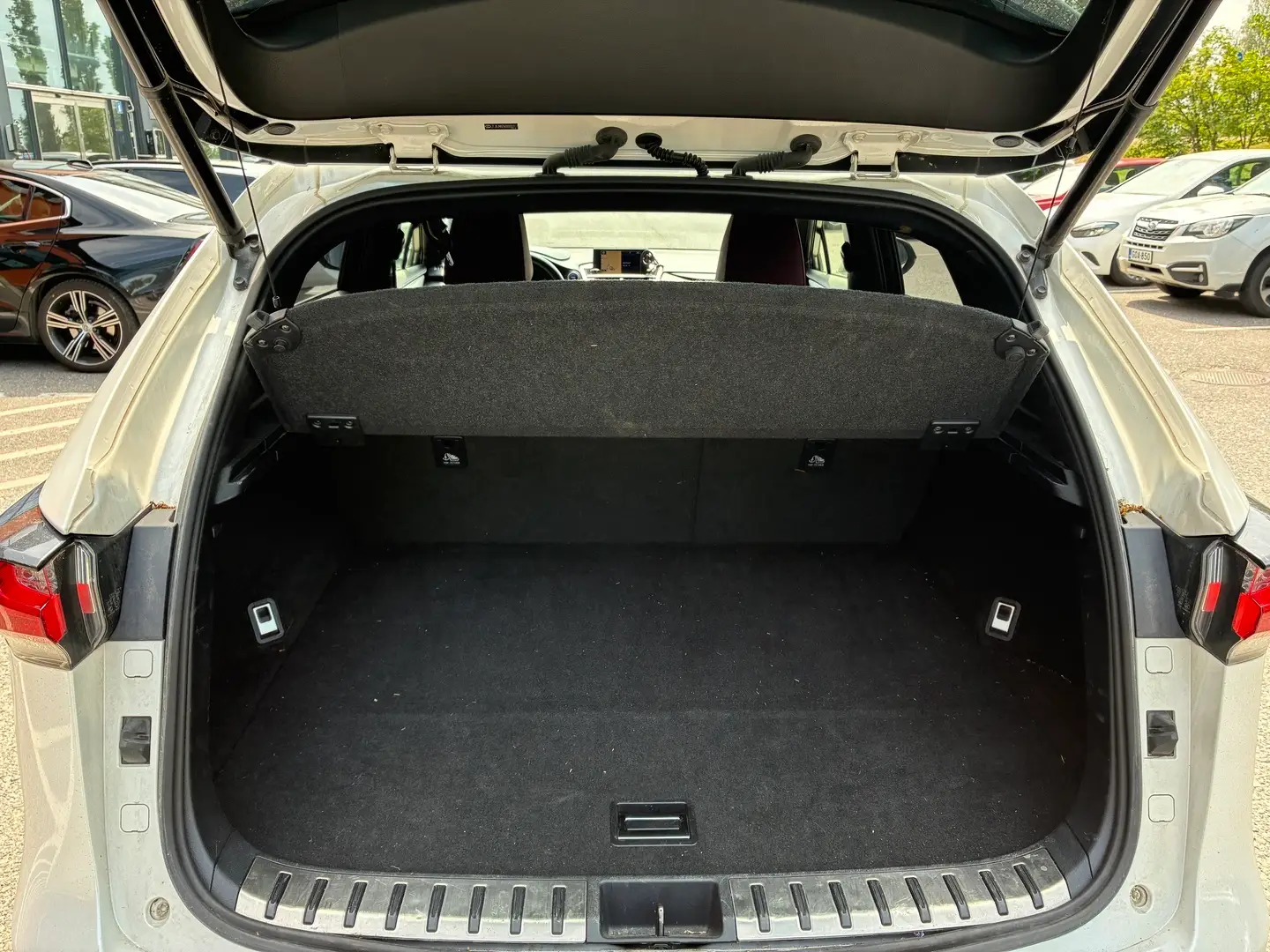 Car Image - 4LVoOO7z6TrHghOxTkTPs