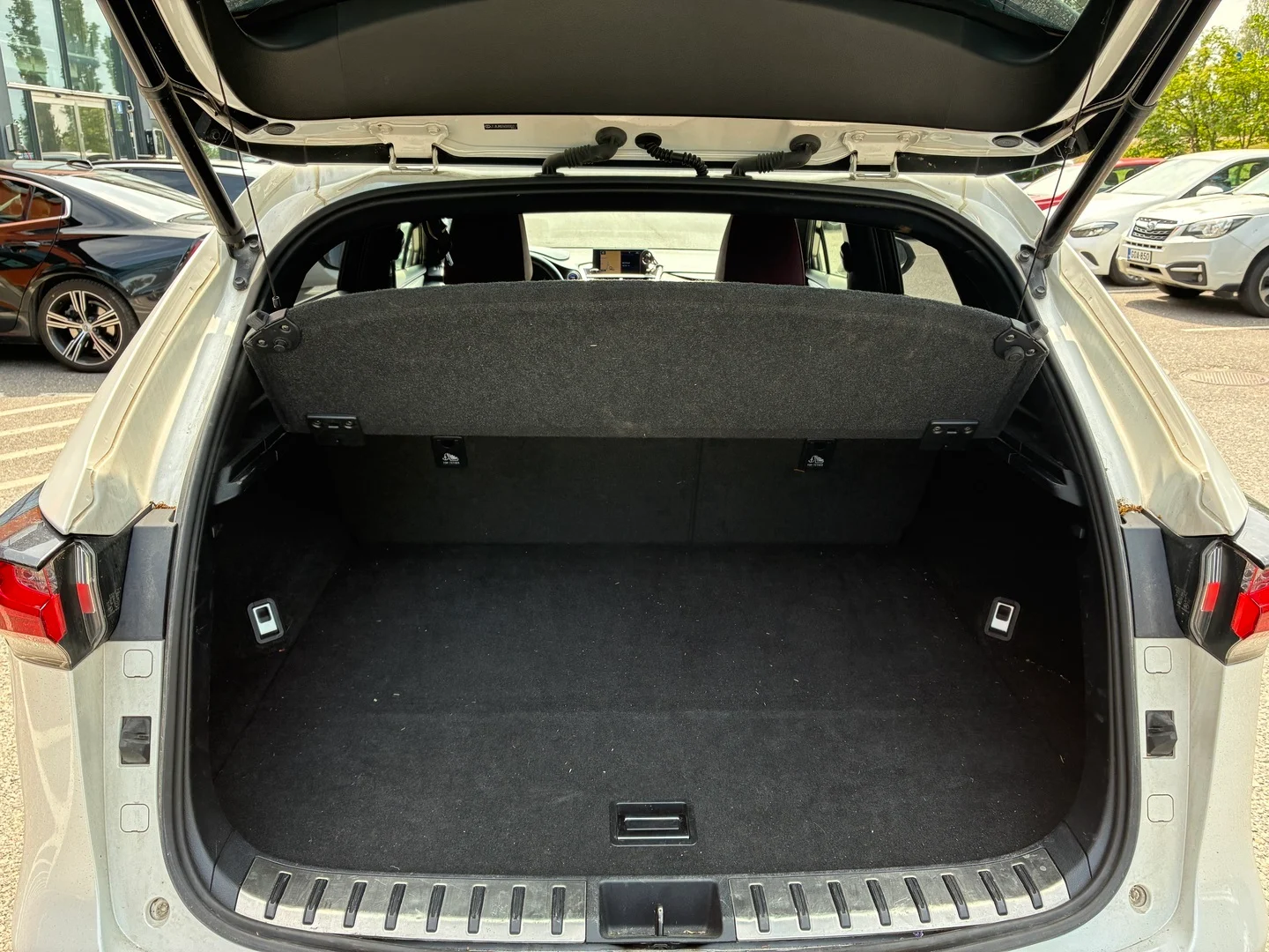 Car Image - 4LVoOO7z6TrHghOxTkTPs