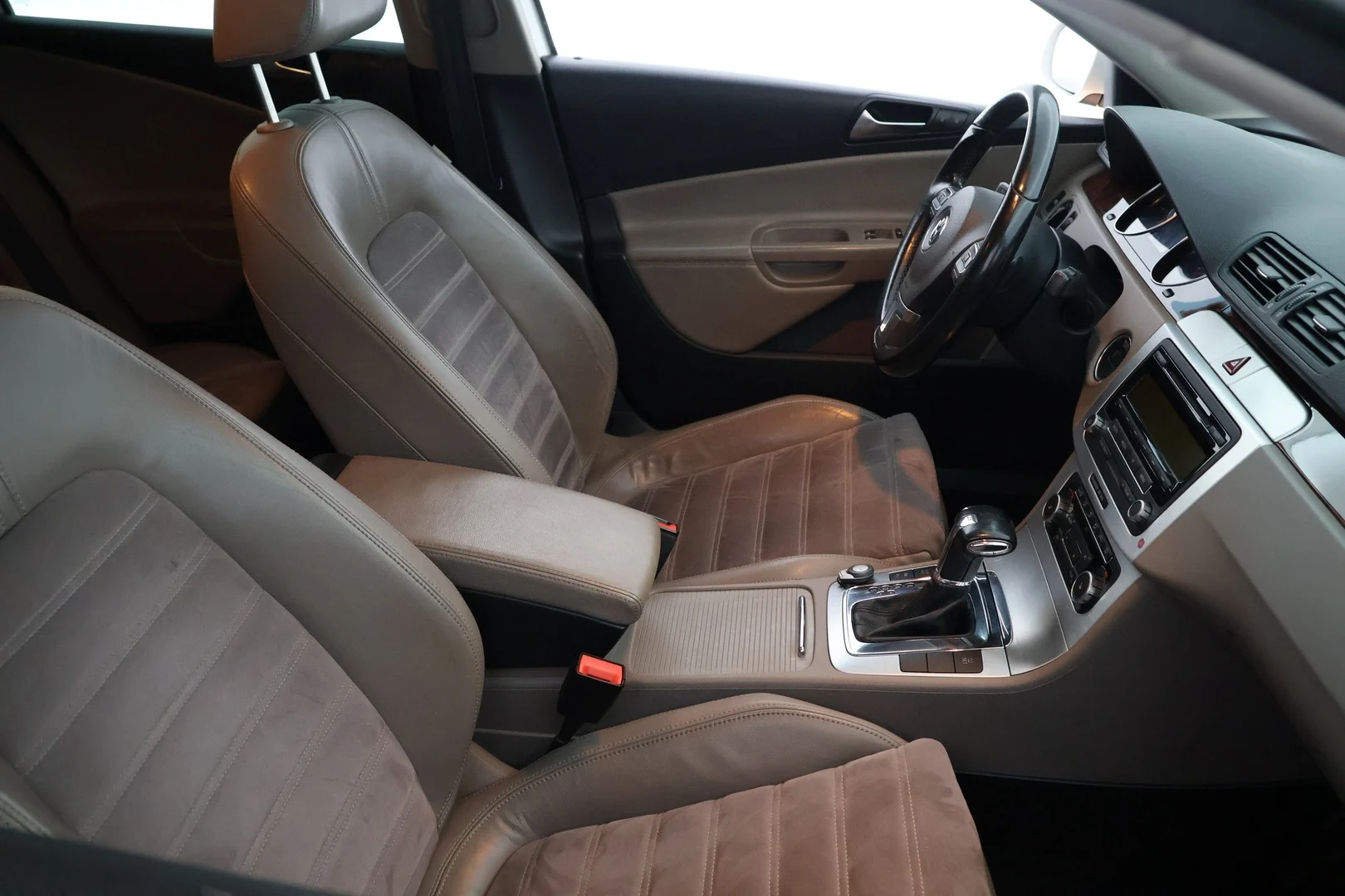Car Image - 2tuYGKsfCUTHF1U8KtyR9x