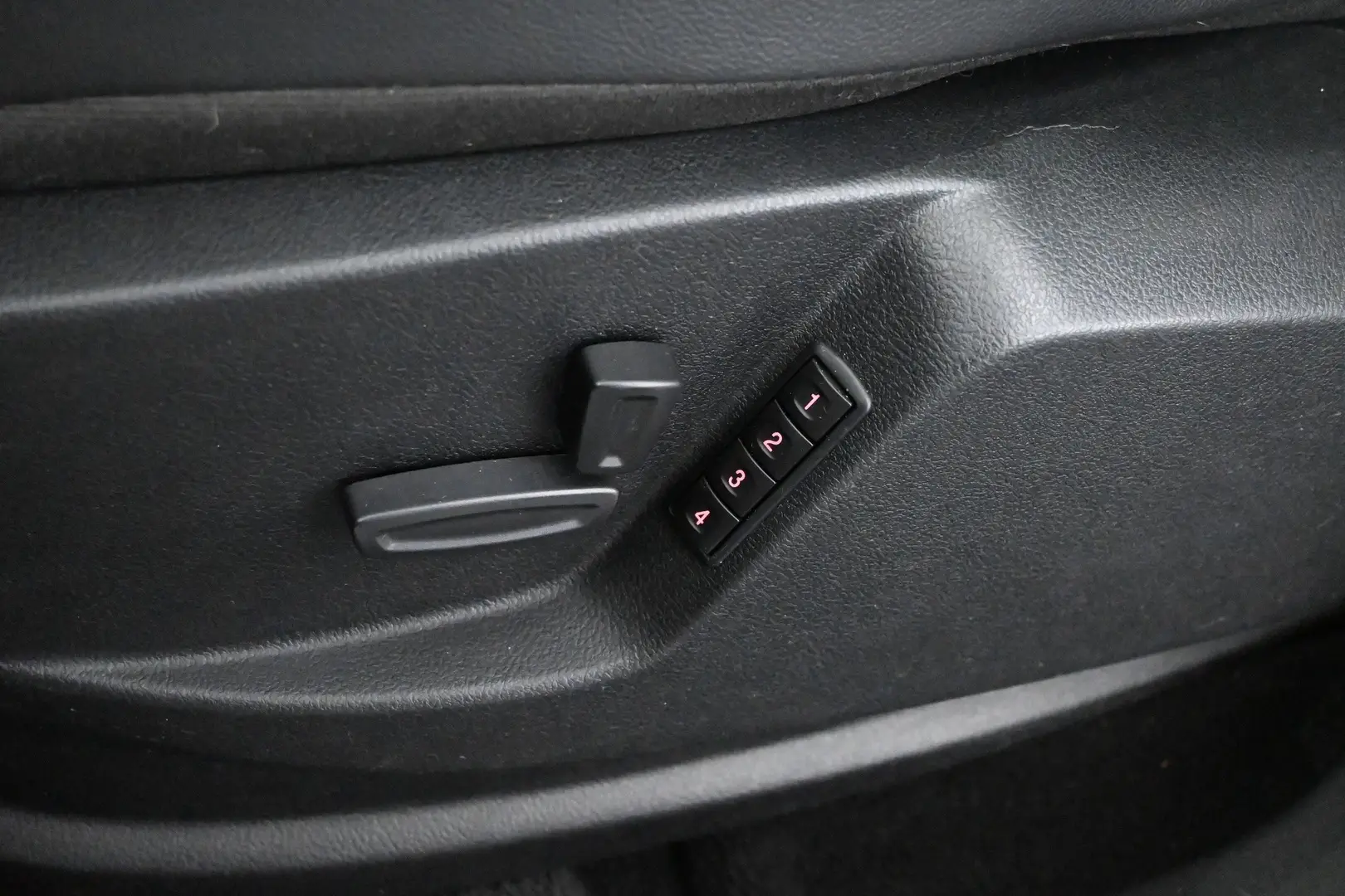 Car Image - 3VE77mTyUxDs70oqMh7XRU