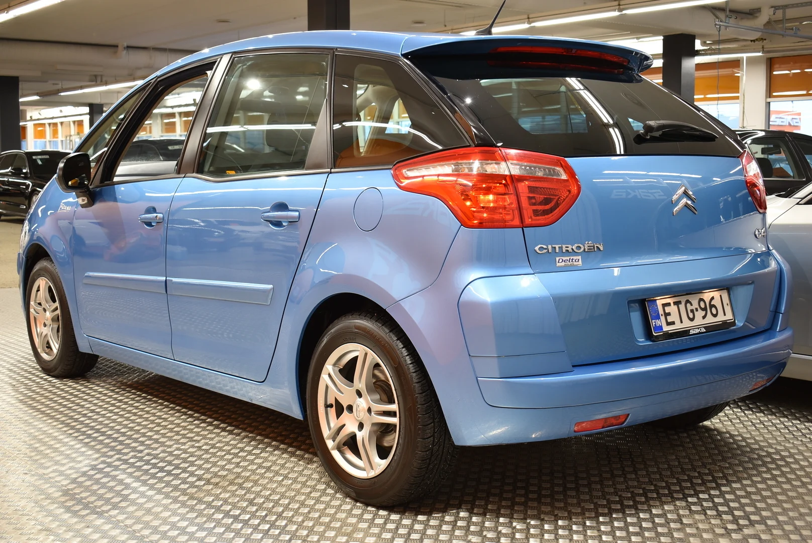 Car Image - 5J26SwNNkgvAGNxYnQyfBZ