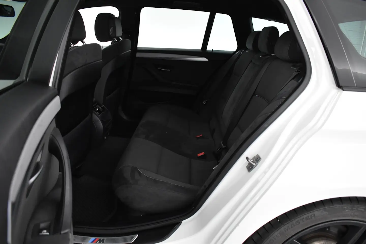 Car Image - 7Bmcu0q4rK4igqAKIRTJfM