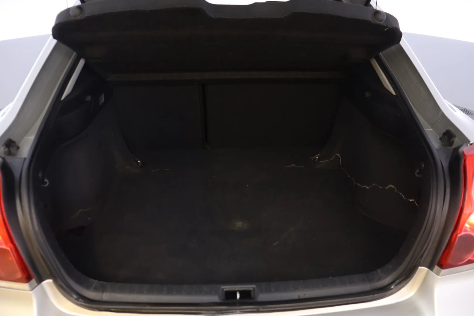 Car Image - 55rfNhOvxNHUgnDlSxkiis