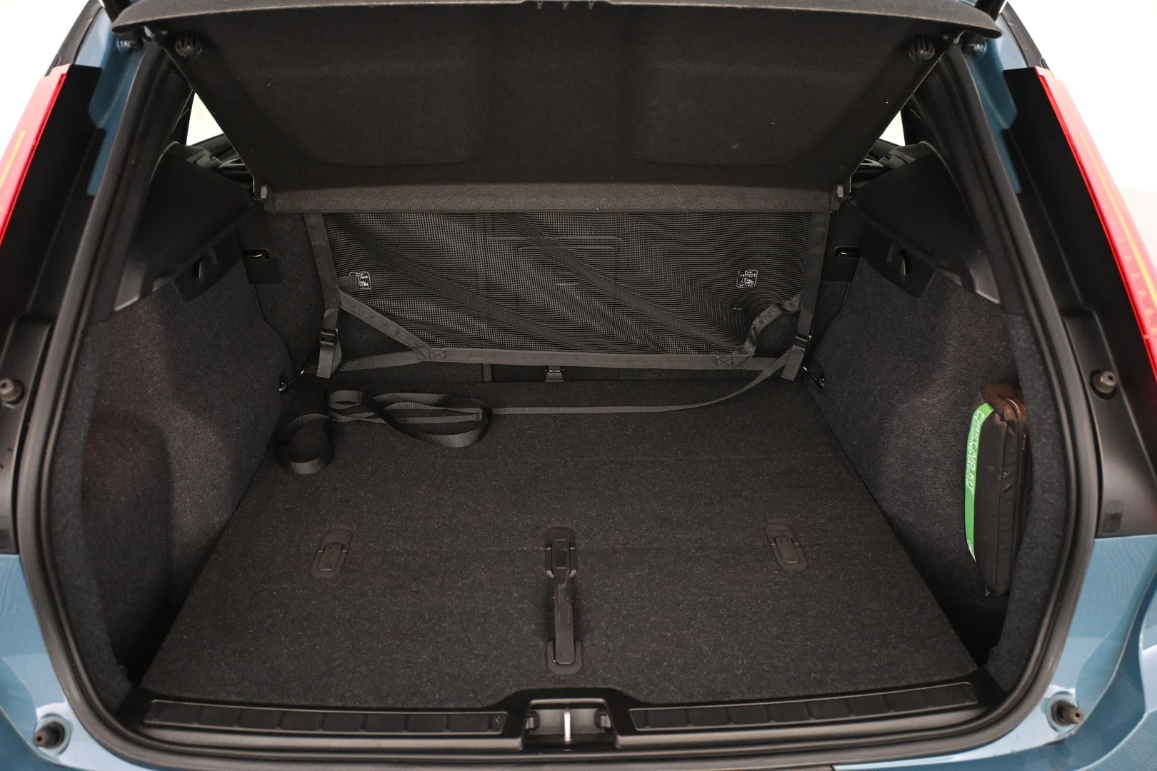 Car Image - 49n82wHPj0yv3IRcavJPNp