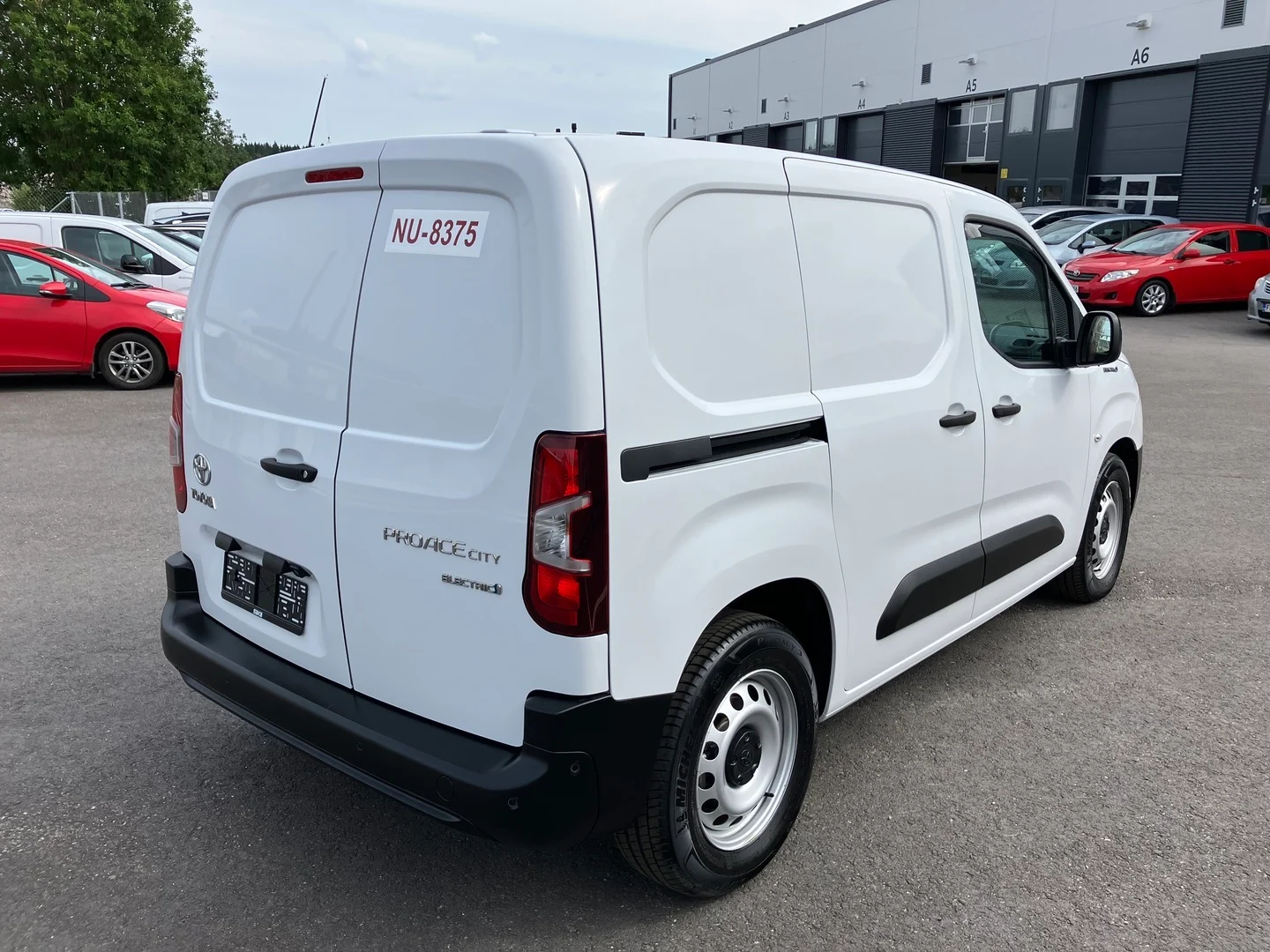 Car Image - 4vacUBNpQjJUW5o8N02KVK