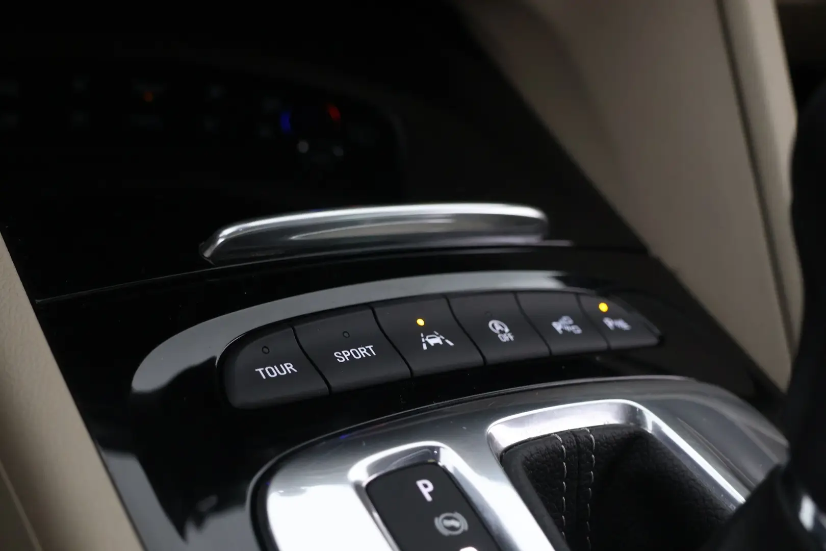 Car Image - 187iDpM8MbcMVm03uvrl65