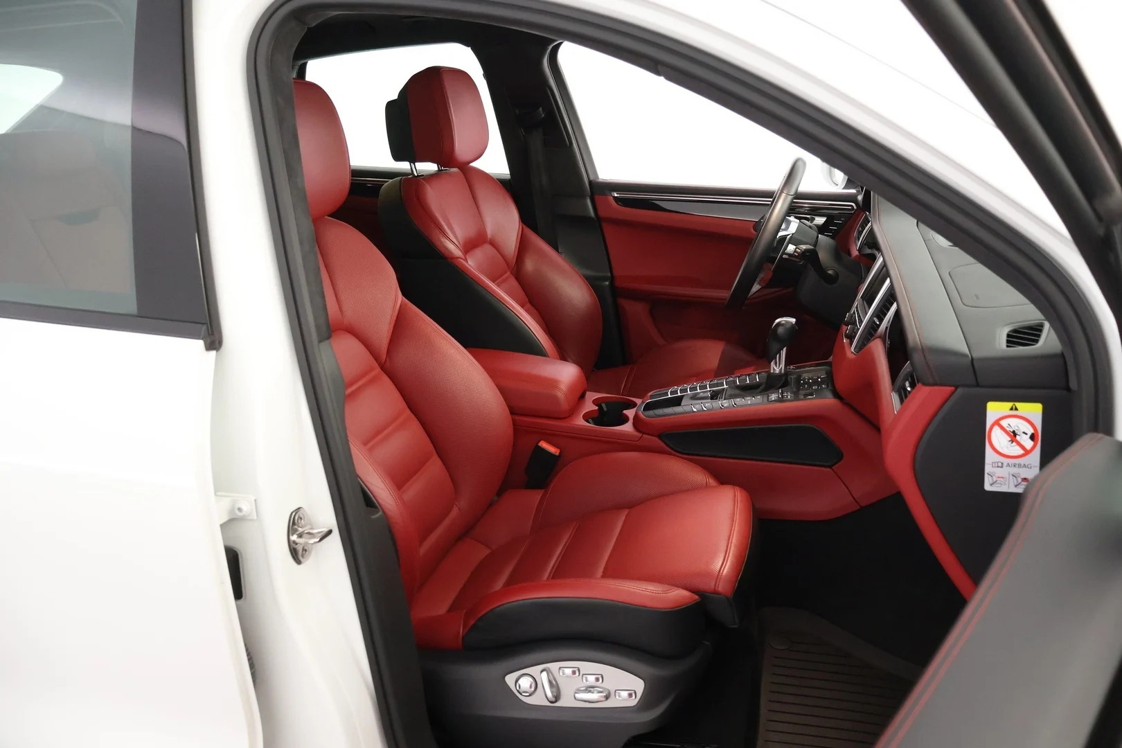 Car Image - 5amvhMTdIWAXPbyhe9Uoik