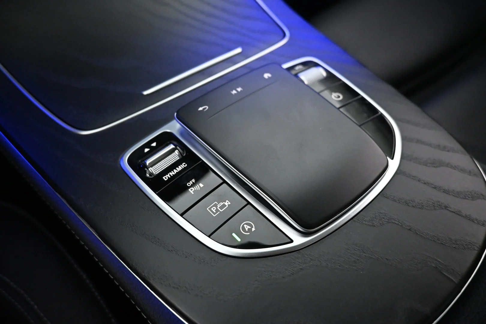 Car Image - qBbLFdbz9InBszjdJl3Ja
