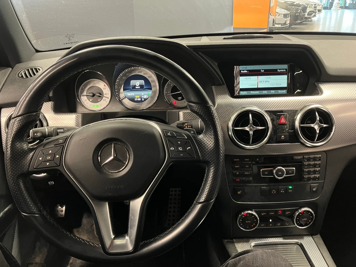 Car Image - YwF9ZjDPHPXAWbHz6LjiG