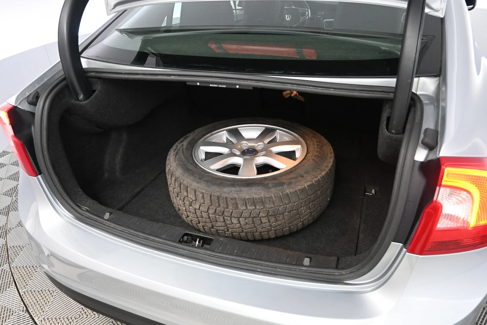 Car Image - 2UYSJpSJKP0AXBkHmSLTxv