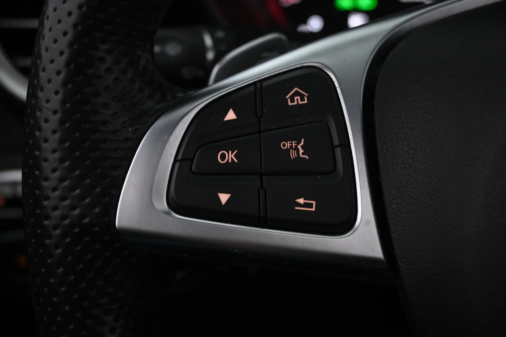 Car Image - 6AKNh8LRsMLrXE8aeXjVwQ