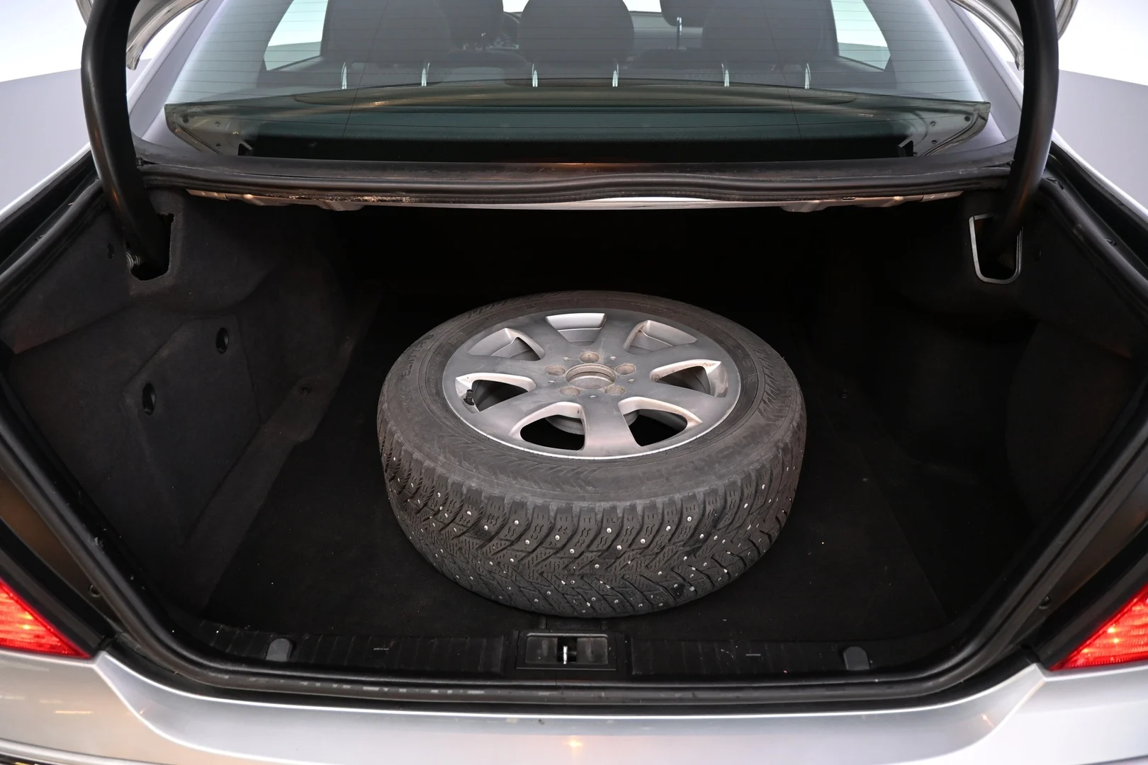 Car Image - 5U7tOCWRrKX6S0ezWs92MT