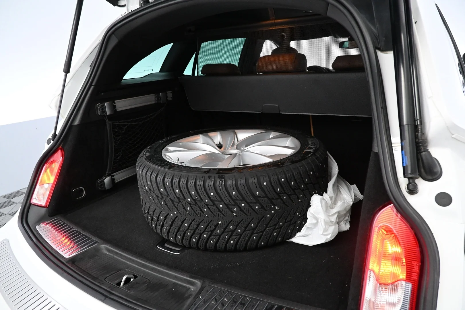 Car Image - 3oBs46ZNGxXDKZ8Qamamb7