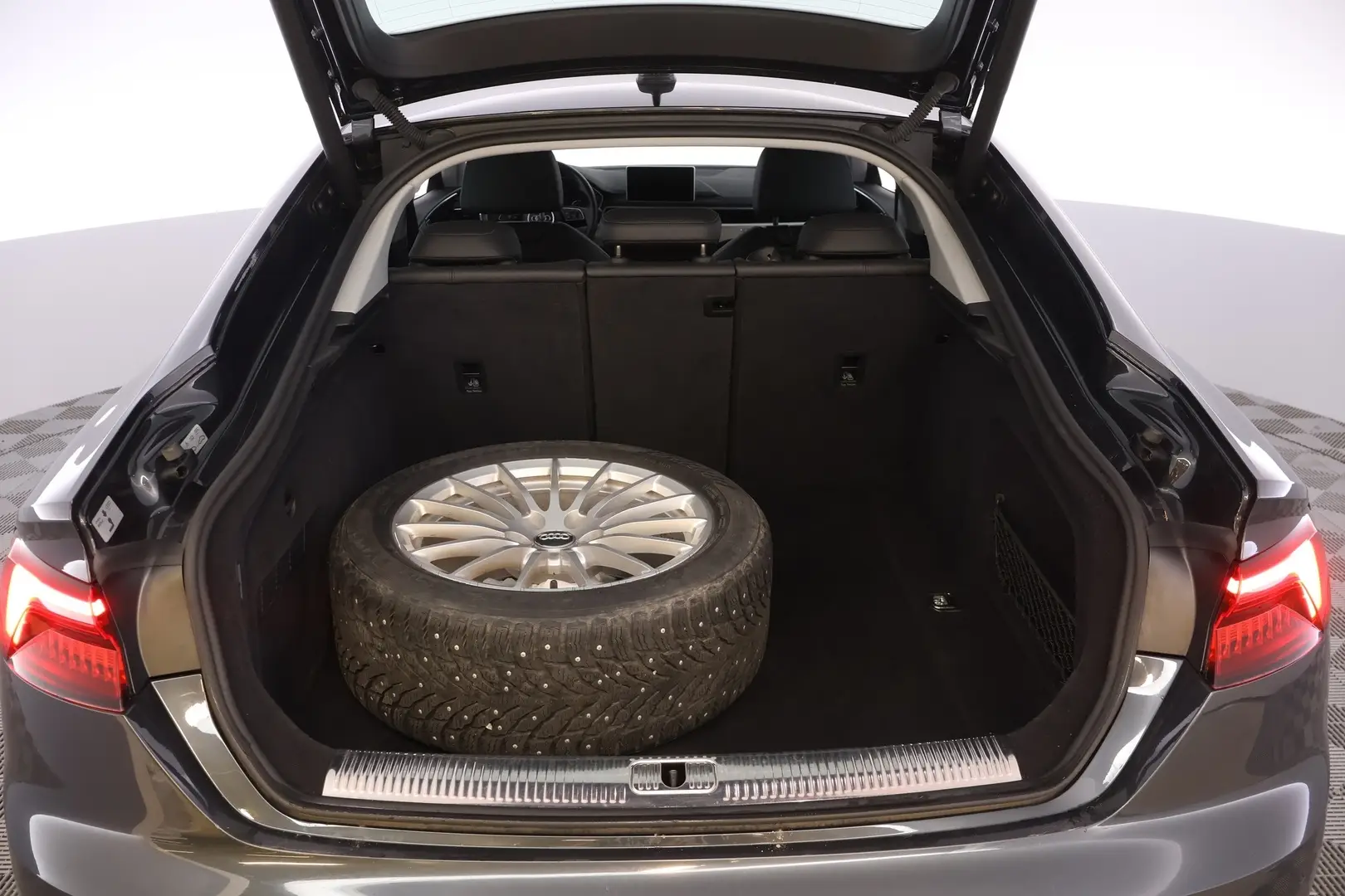 Car Image - 1QMd1DfSSz61flzd8rEsNa